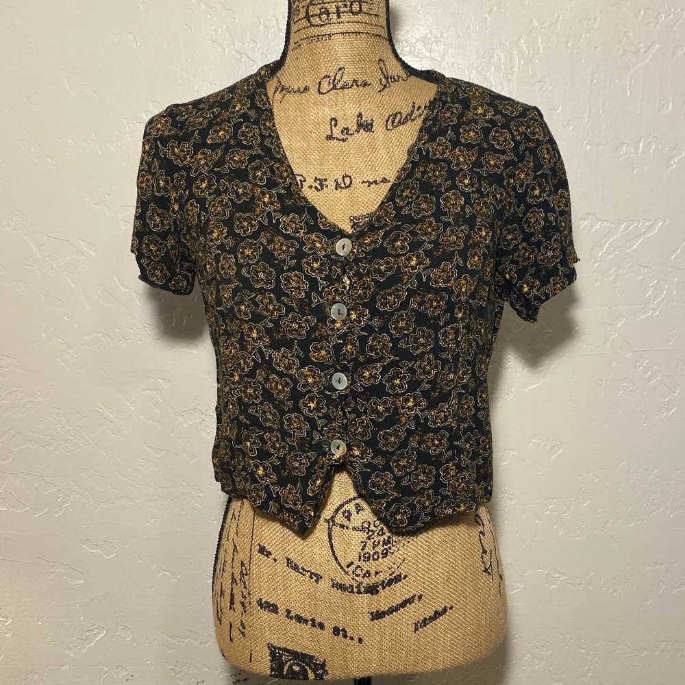 Studio JPR V-neck cropped blouse , size medium